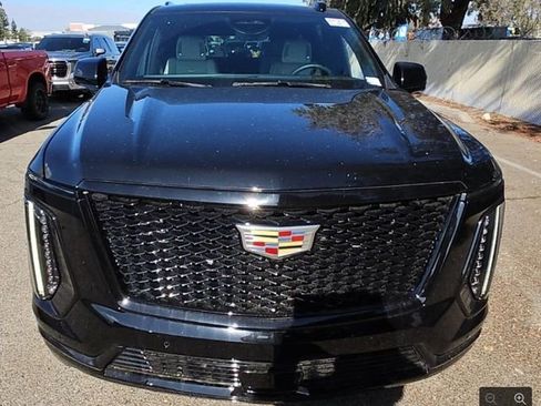 Certified 2025 Cadillac Escalade ESV Sport w/ Touring Package image 4