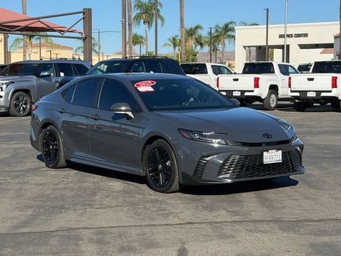 Used 2025 Toyota Camry SE FWD image 3