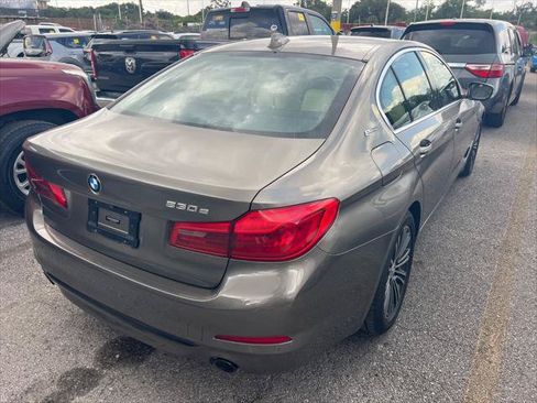 Used 2018 BMW 530e w/ Premium Package 2 RWD image 9