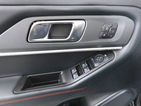 Used 2026 Ford Explorer ST-Line w/ ST-Line Street Pack image 9