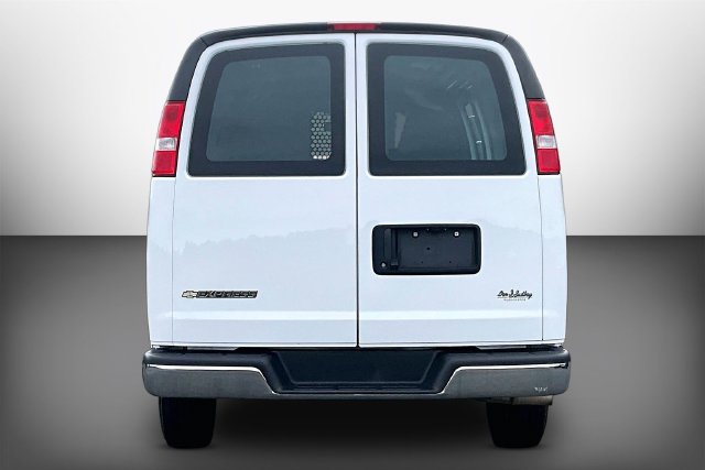 Used 2025 Chevrolet Express 2500 w/ Driver Convenience Package RWD image 4