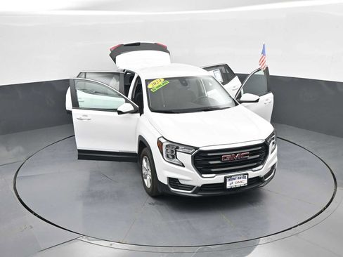 Used 2024 GMC Terrain SLE AWD/4WD image 38