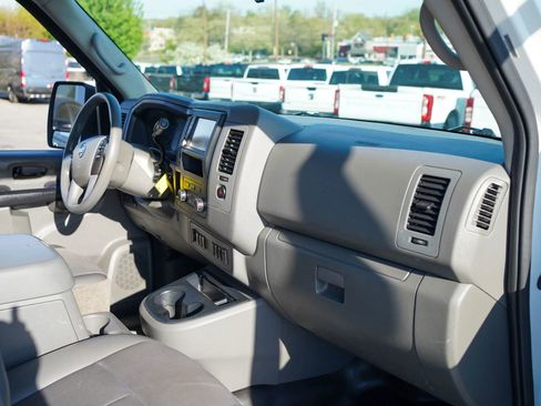 Used 2021 Nissan NV 2500 SV image 18
