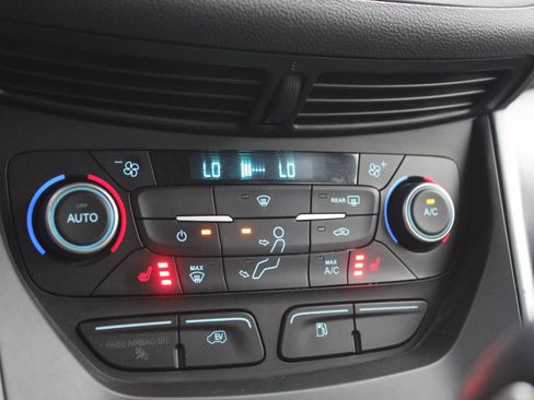 Used 2017 Ford C-MAX Energi SE w/ Cold Weather Package FWD image 29