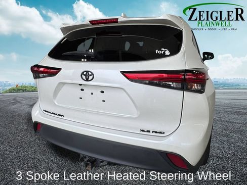 Used 2025 Toyota RAV4 XLE Premium w/ Weather Package AWD/4WD image 4