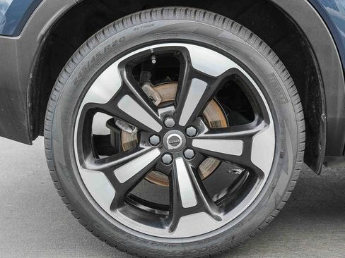 Used 2019 Volvo XC40 T4 Inscription image 10