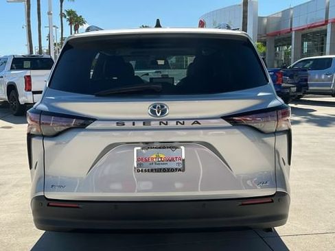 Used 2025 Toyota Sienna XLE FWD image 25