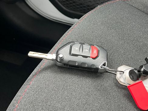 Used 2025 Jeep Wrangler Unlimited Rubicon image 21