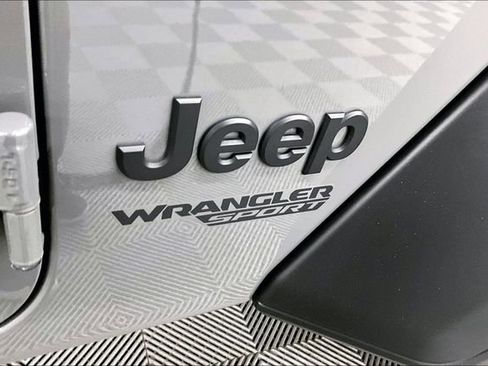 Used 2021 Jeep Wrangler Sport S image 9