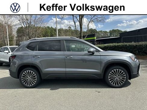 New 2026 Volkswagen Taos SE FWD image 6