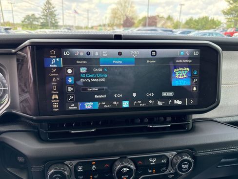 Used 2024 Jeep Wrangler Unlimited Sahara w/ Technology Group AWD/4WD image 30