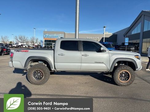 Used 2020 Toyota Tacoma TRD Off-Road image 5