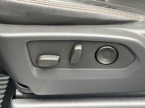 Certified 2023 GMC Sierra 1500 AT4 w/ AT4 Preferred Package image 11