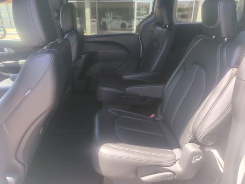 Used 2026 Chrysler Voyager LX FWD image 27