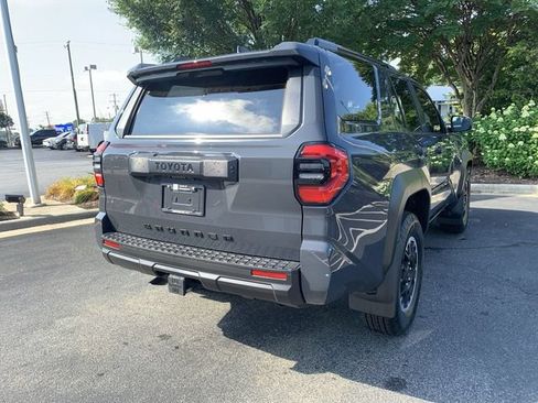 Used 2025 Toyota 4Runner SR5 AWD/4WD image 8