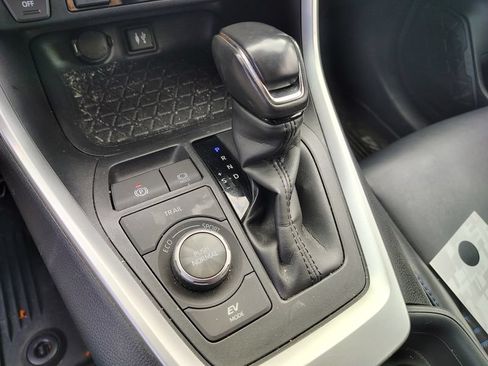 Used 2019 Toyota RAV4 XSE w/ Carpet Mat Package AWD/4WD image 17