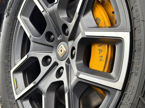 Used 2022 Rivian R1T Adventure image 9