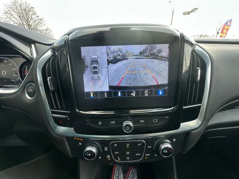 Used 2023 Chevrolet Traverse Premier image 11