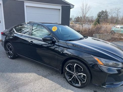 Used 2024 Nissan Altima 2.5 SR w/ SR Premium Package image 6