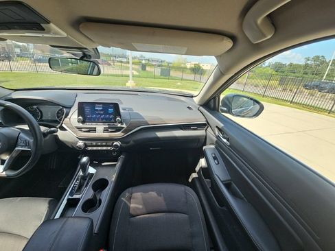 Used 2025 Nissan Altima 2.5 SV FWD image 25