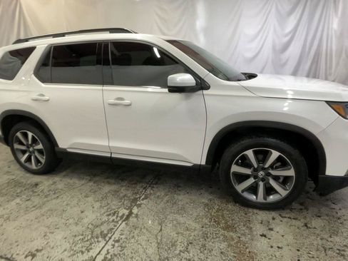 Certified 2025 Honda Pilot Elite image 3