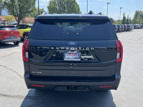Used 2025 Ford Expedition Active AWD/4WD image 9