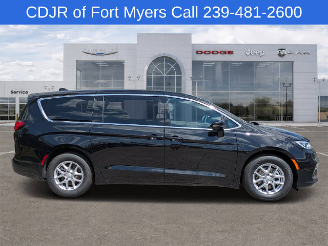 New 2026 Chrysler Pacifica Select FWD image 2