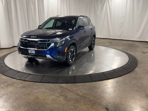 Certified 2025 Kia Seltos EX w/ EX Sunroof Package image 4