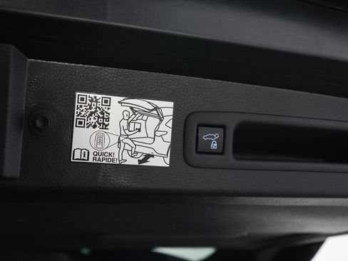 Used 2023 Toyota Sienna XLE AWD/4WD image 11