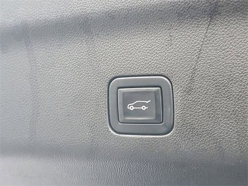 Certified 2022 GMC Yukon Denali image 8