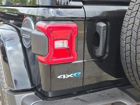 Used 2024 Jeep Wrangler Sahara image 9