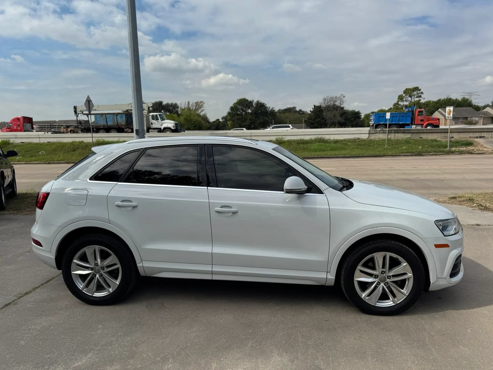 Used 2016 Audi Q3 2.0T Premium Plus w/ Technology Package FWD image 5