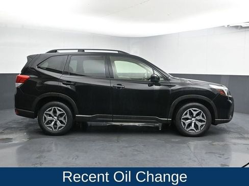 Used 2020 Subaru Forester Premium image 12