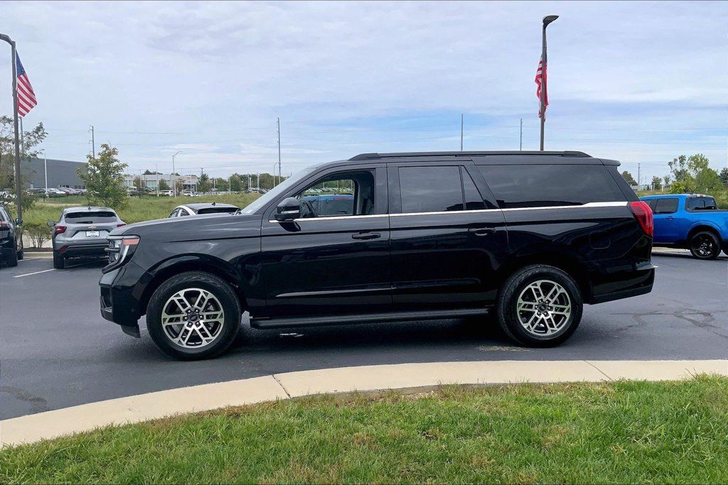 Used 2025 Ford Expedition Max Active AWD/4WD image 12