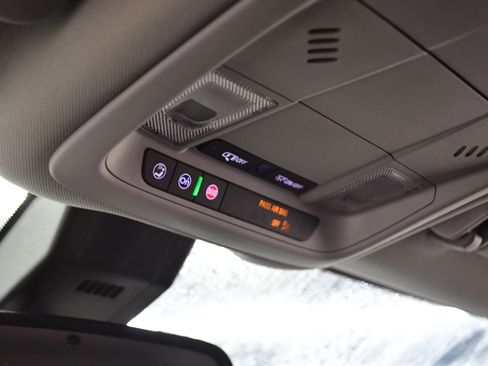 Used 2024 GMC Terrain SLE image 30