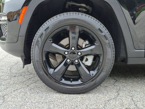 Used 2023 Jeep Grand Cherokee Limited w/ Black Appearance Package AWD/4WD image 31