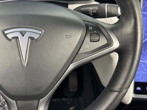Used 2019 Tesla Model X 75D image 19