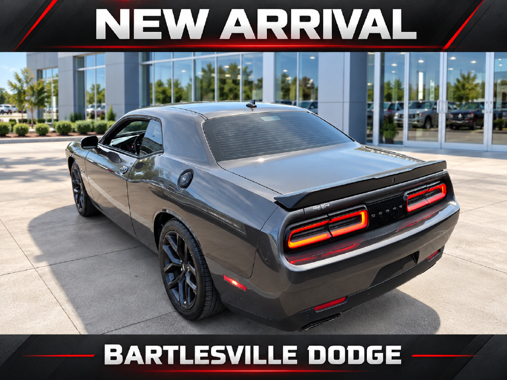 Used 2022 Dodge Challenger R/T w/ Blacktop Package RWD image 2