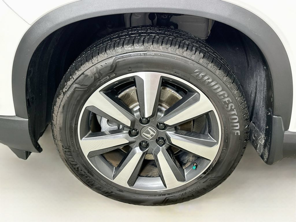 Used 2025 Honda Pilot Touring image 24
