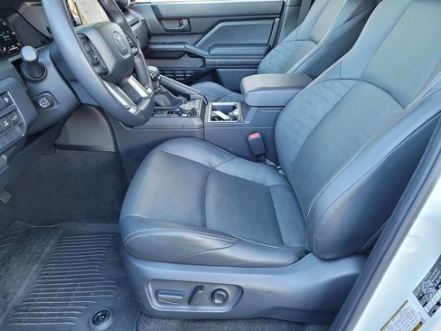 Used 2025 Toyota 4Runner TRD Off-Road Premium AWD/4WD image 24