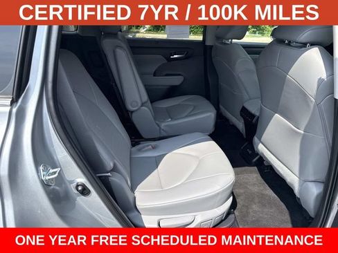 Used 2023 Toyota Highlander XLE FWD image 11