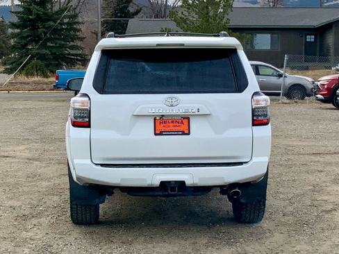 Used 2022 Toyota 4Runner SR5 Premium image 4