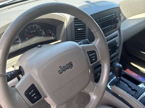 Used 2005 Jeep Grand Cherokee Laredo AWD/4WD image 2
