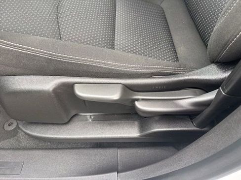 Used 2024 GMC Terrain SLE image 12