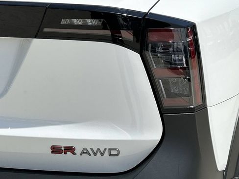 Used 2025 Nissan Kicks SR AWD/4WD image 8