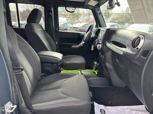 Used 2017 Jeep Wrangler Unlimited Sahara w/ Connectivity Group image 25