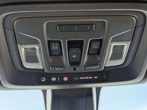 Used 2021 GMC Sierra 2500 AT4 w/ AT4 Premium Plus Package AWD/4WD image 35