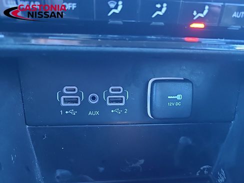 Used 2023 Jeep Grand Cherokee L Laredo image 42