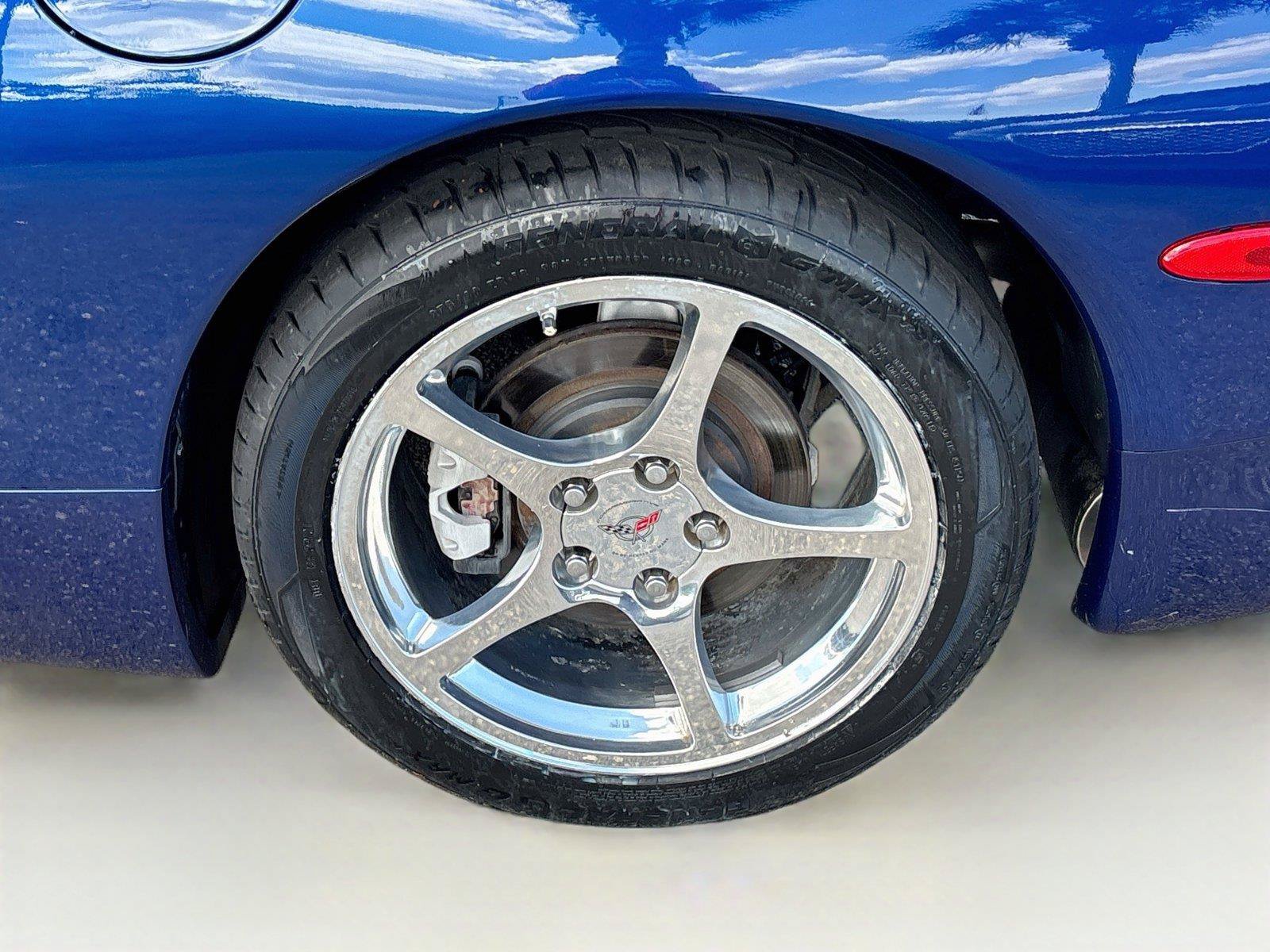 Used 2004 Chevrolet Corvette Coupe w/ Preferred Equipment Group RWD image 23