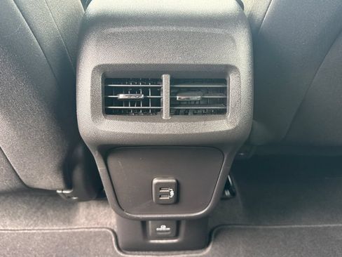 Used 2024 Chevrolet Equinox LT FWD image 26